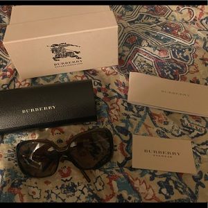 Burberry Sunglases, Burberry case, Burberry Box Bundle 🕶️